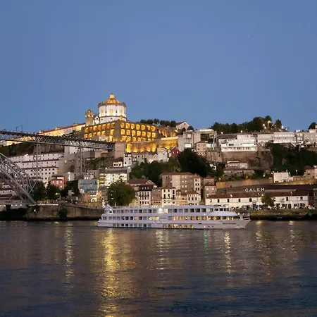 Cozy And Modern In بورتو